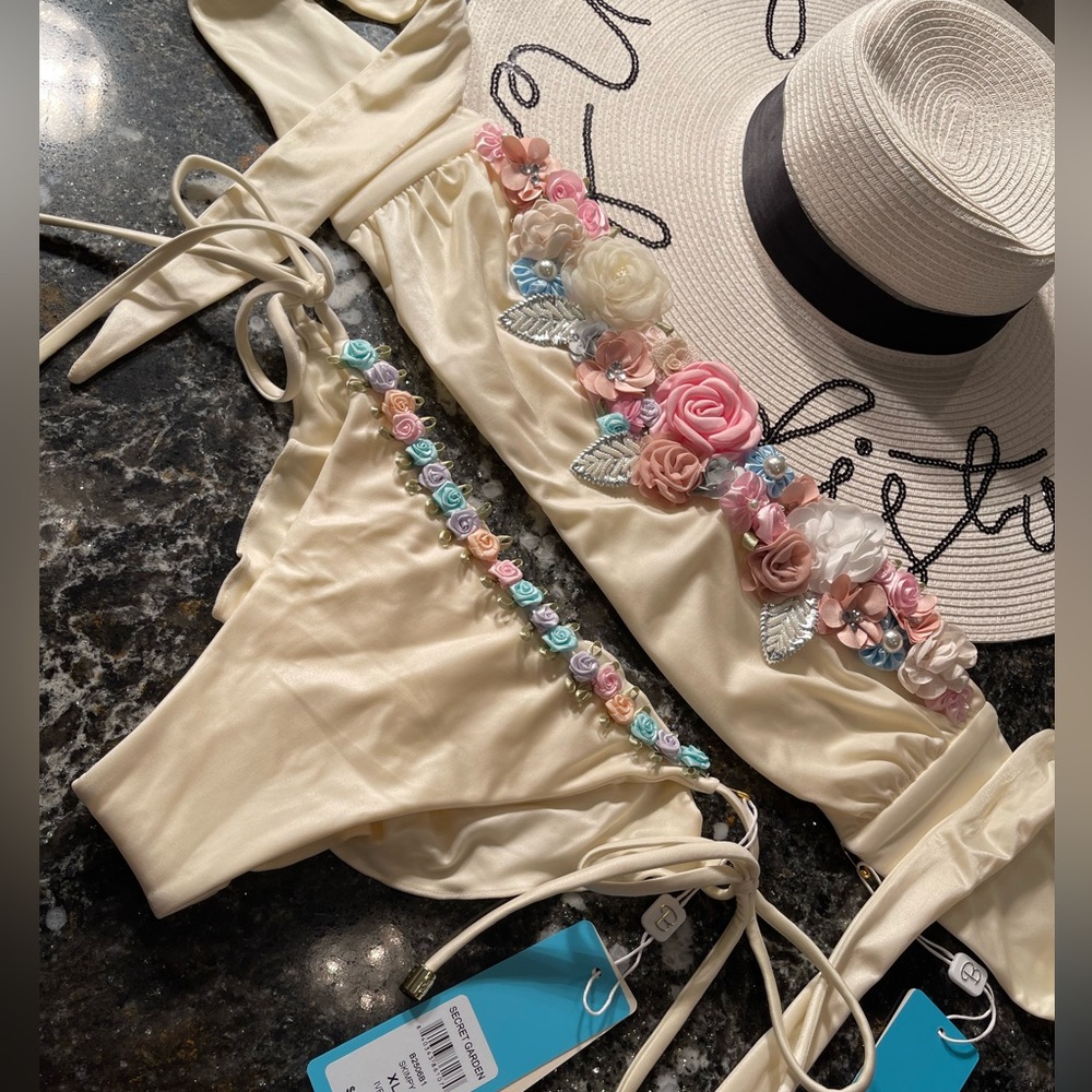 Not for sale;I love this and I highly recommend it; It’s called Secret Garden;) - Picture 5 of 11